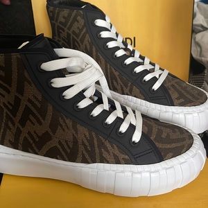 BNIB Mens FENDI shoes size 9